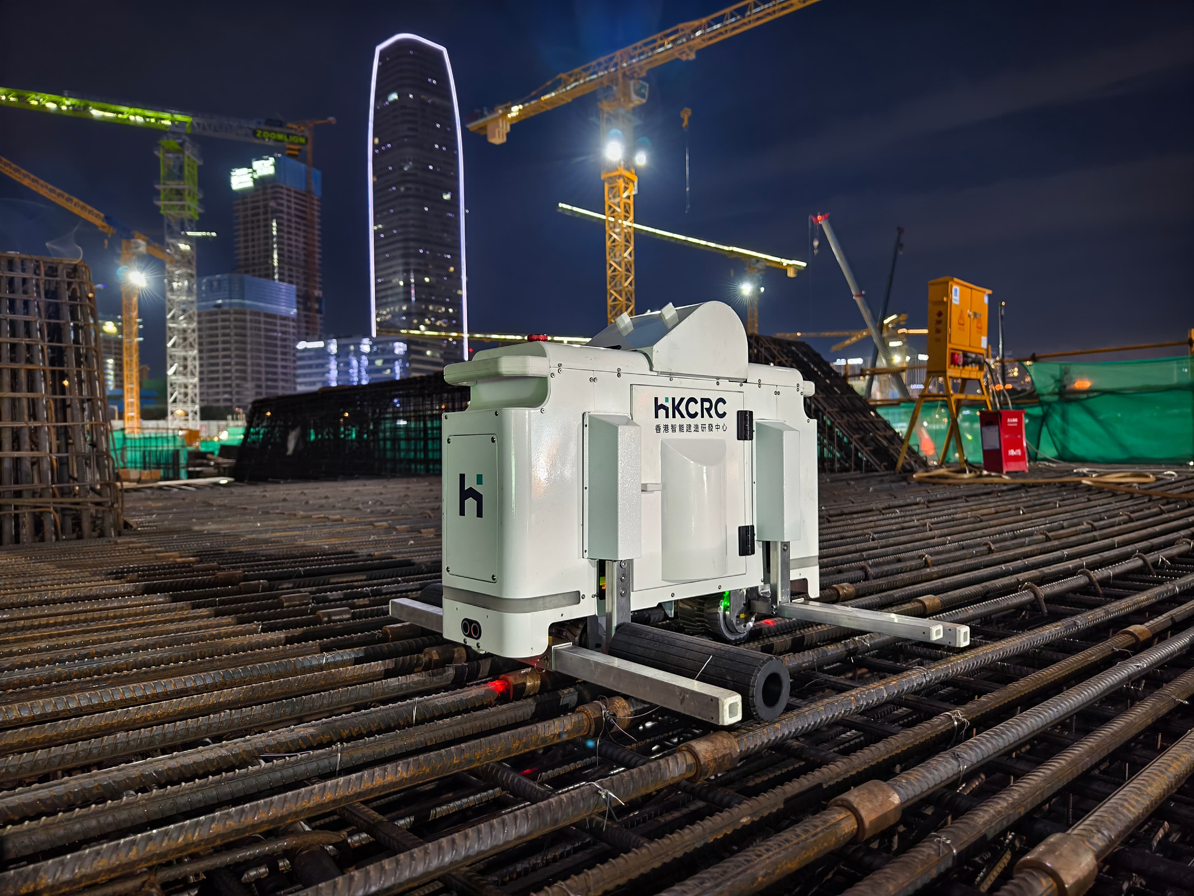 扎鐵機械人夜間作業